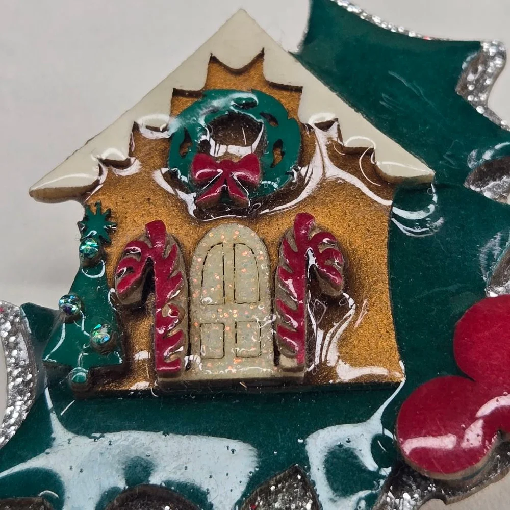Lucinda Christmas Gingerbread House Brooch Resin Women's Pin Rare Collectible